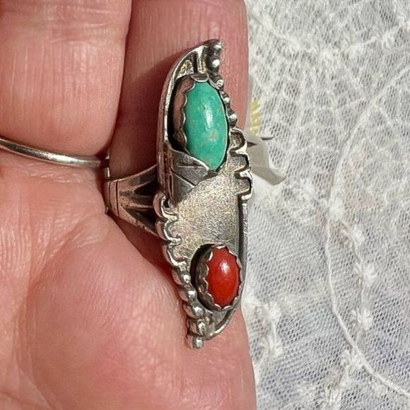Vintage 60's/70’s Natural Turquoise & Coral Solid Sterling Ring - Picture 2 of 10